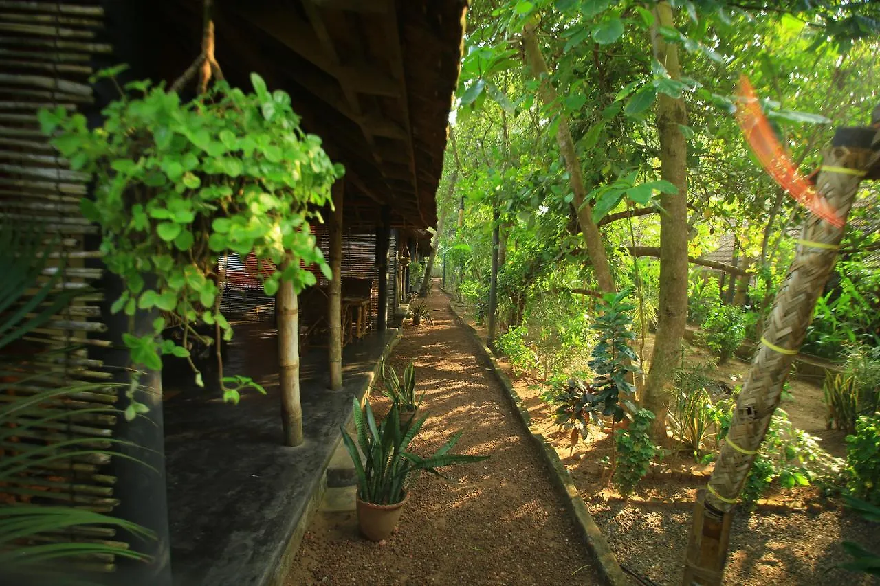 V Resorts Bohemian Masala Resort バルカラ 2*,  インド